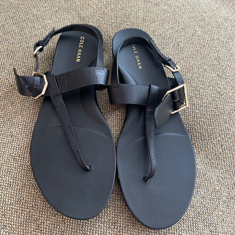 Cole Haan T Strap black Leather Sandals Sz 8